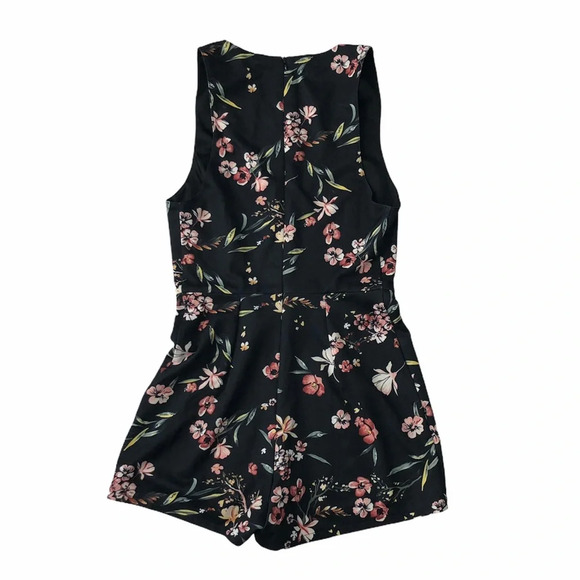 Kendall & Kylie Black Floral Romper Size Small - Picture 2 of 5